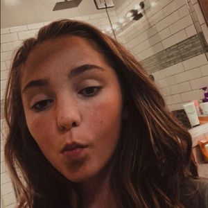 Meet your Posher, Ella